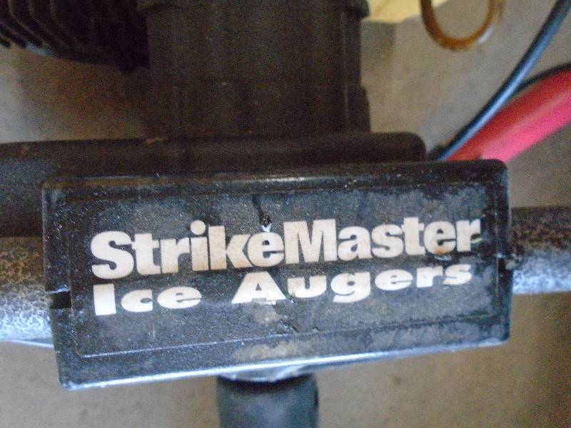 lot 9 image: Ice Auger