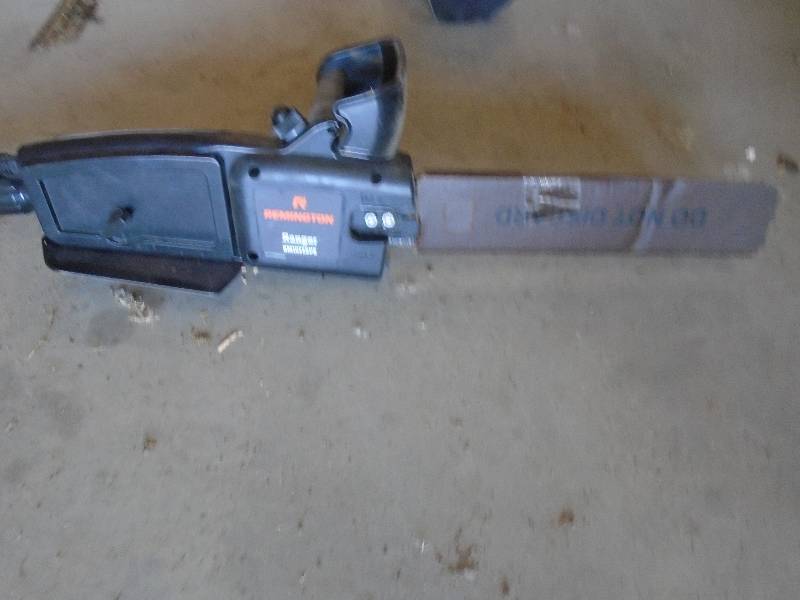 lot 10 image: Remington Electric Pole Saw