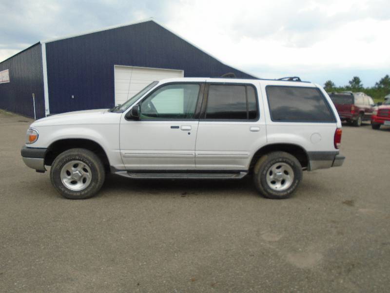 lot 1 image: 2001 Ford Explorer XLT