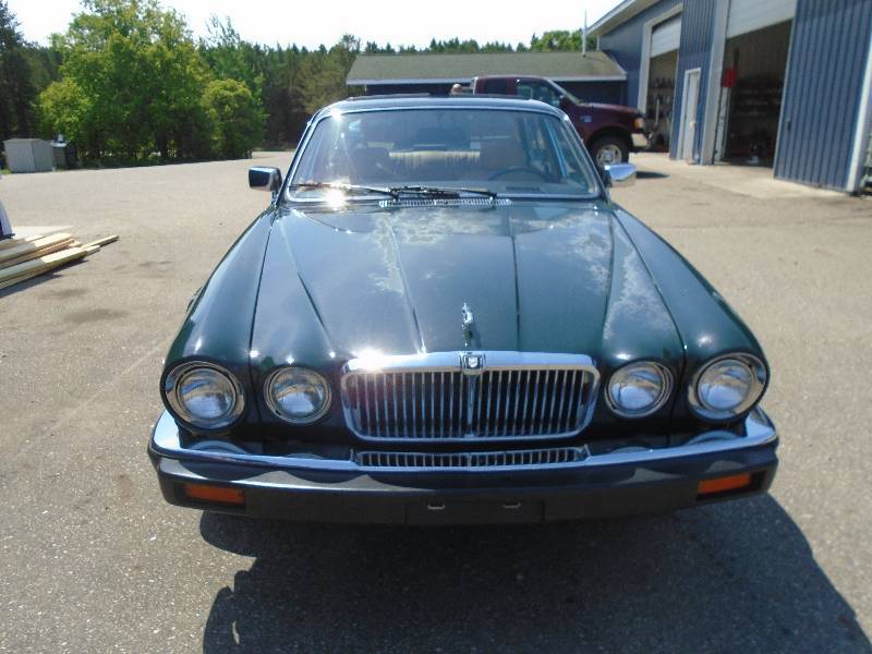 lot 3 image: 1987 Jaguar XJ6