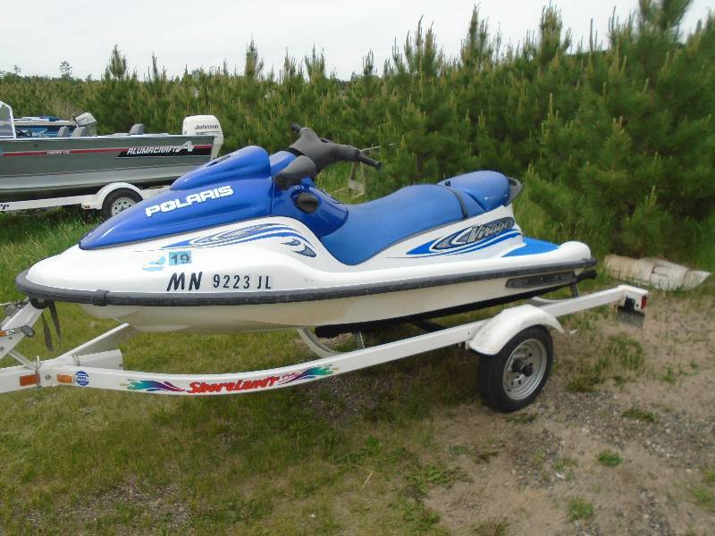 lot 4 image: 2001 Polaris Jet Ski