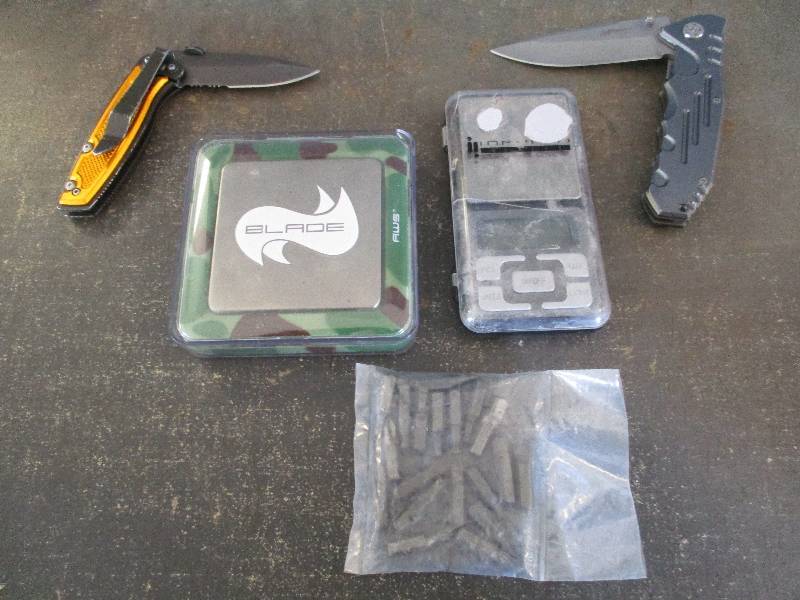 Mini-scales and Pocket Knives