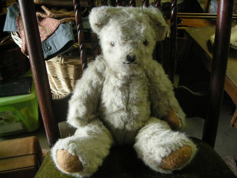 lot 6 image: Steiff Bear