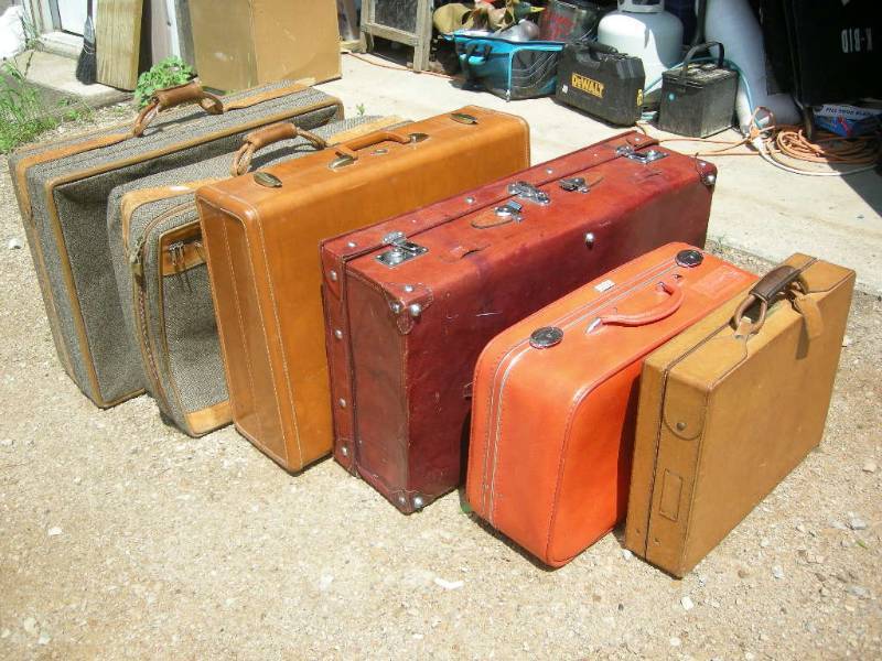 lot 14 image: Vintage Luggage Cases