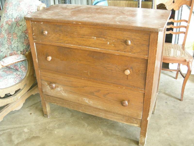lot 15 image: Antique Oak Dresser