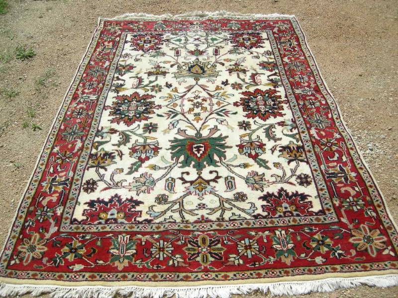 lot 9 image: Oriental Rug