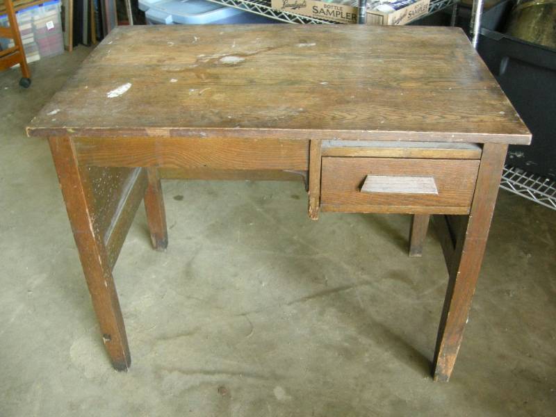 lot 8 image: Antique Oak Desk