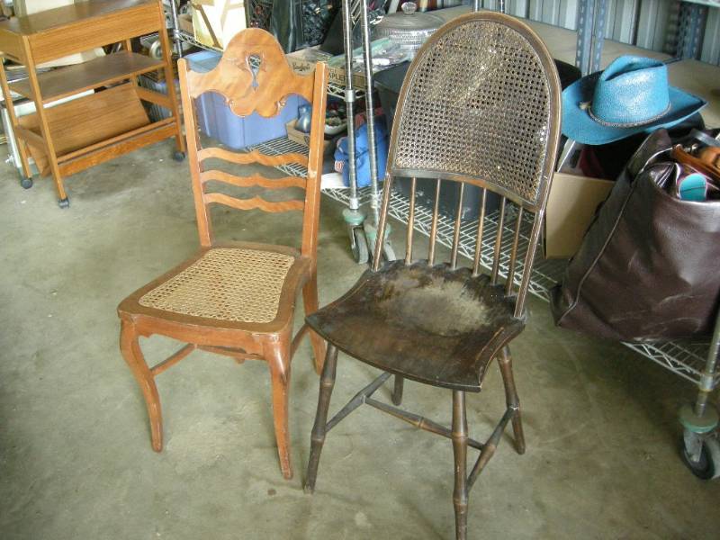 lot 16 image: 2 Antique Dainty Chairs