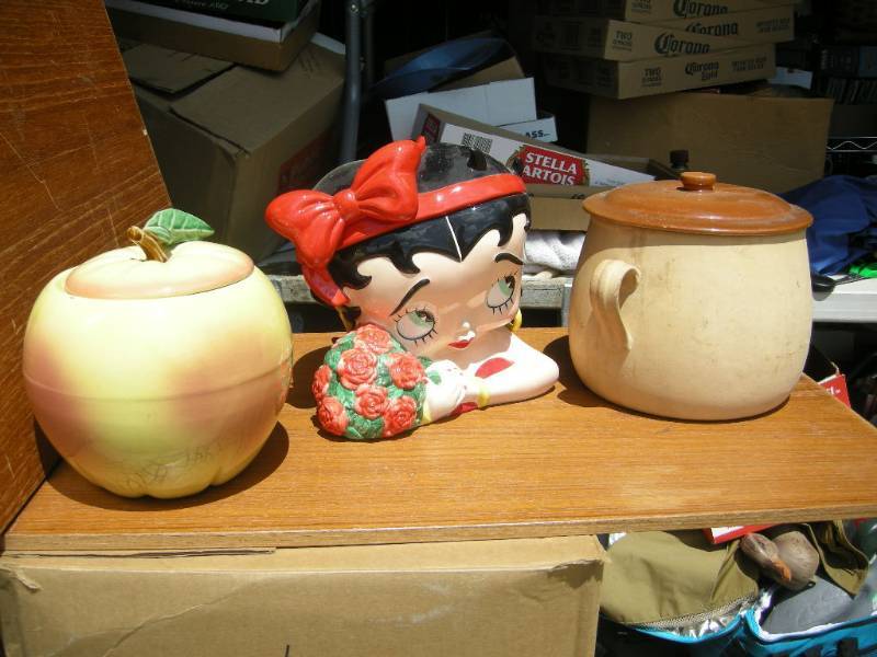 lot 12 image: Vintage Cookie Jars