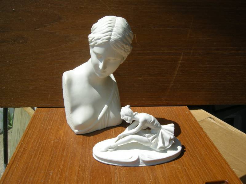 lot 23 image: Vintage Italian Eleganza Bust and Figure