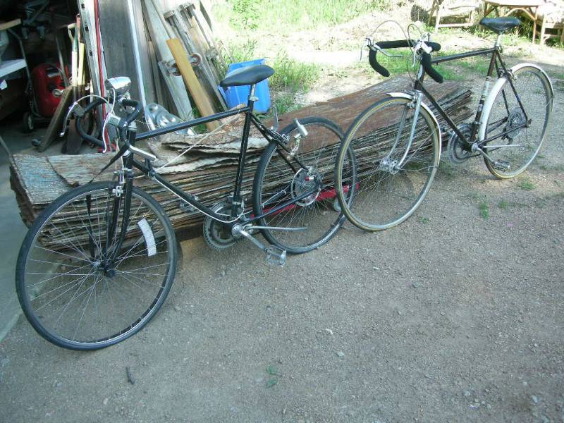 lot 11 image: 2 Vintage 10-Speed Bikes