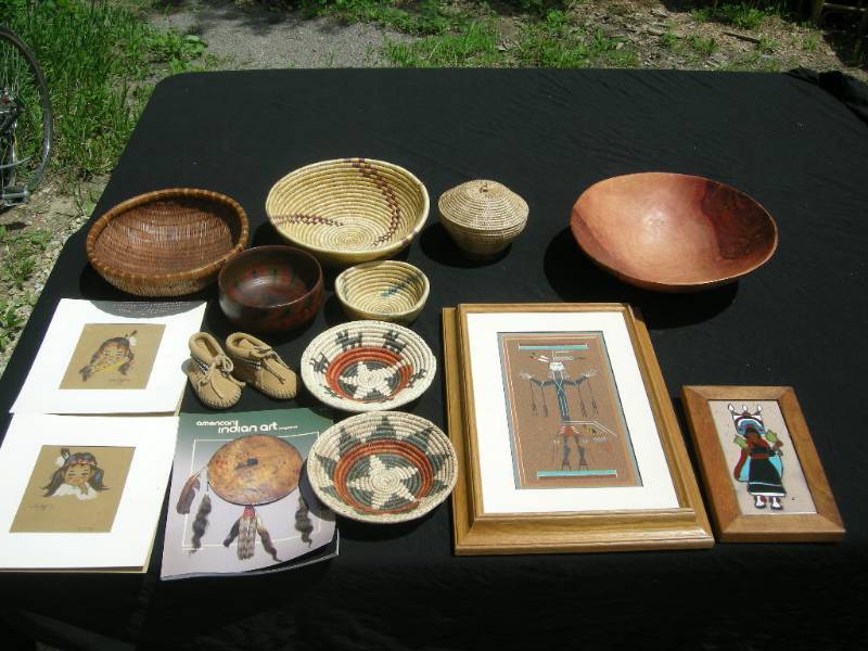 lot 43 image: SouthwestNative American Art and Dcor