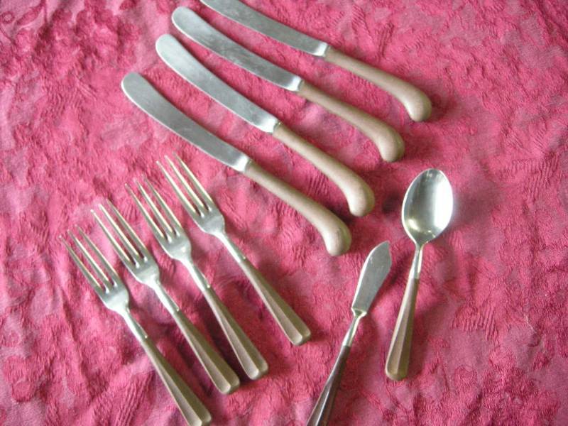 lot 74 image: Retro Oxford Hall Flatware