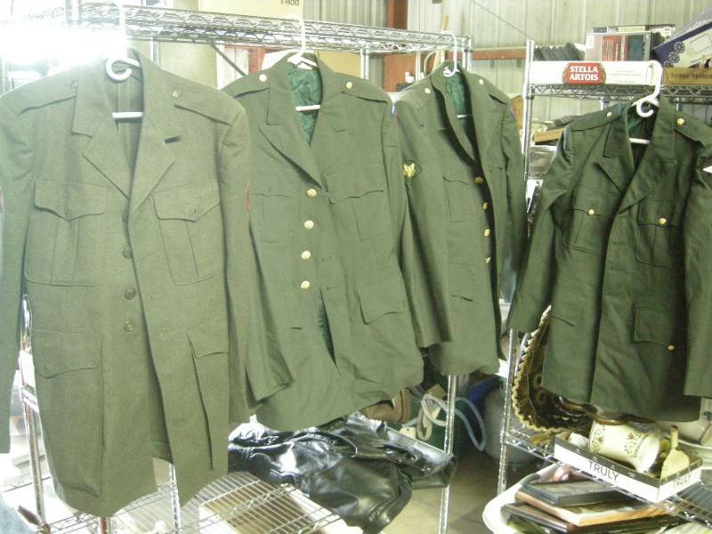 lot 80 image: Vintage US Army Jackets