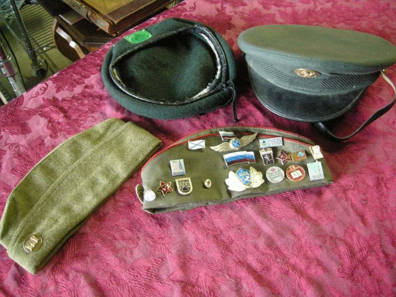 lot 82 image: Vintage Military Hats