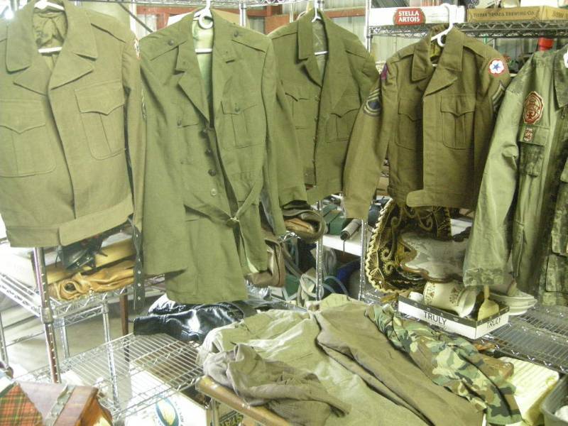 lot 81 image: Vintage US Army Jackets and Pants
