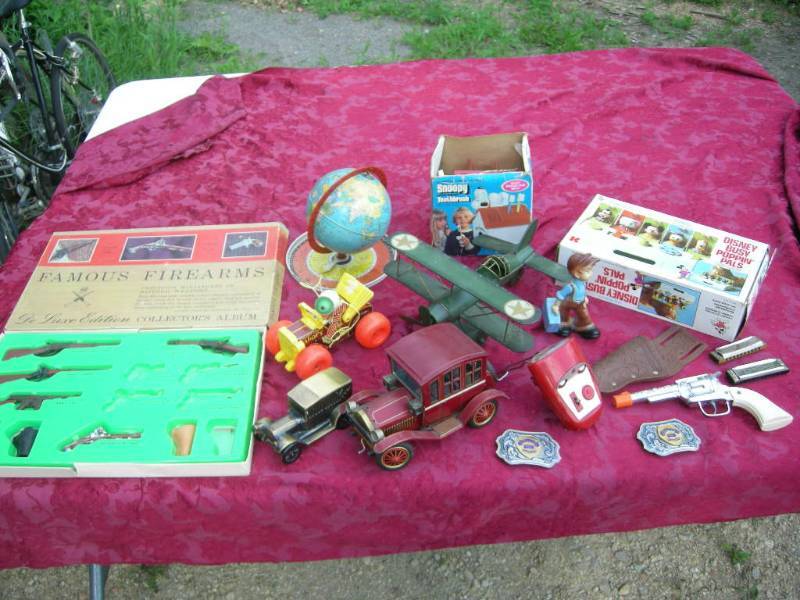 lot 102 image: Classic Vintage Boys Toys