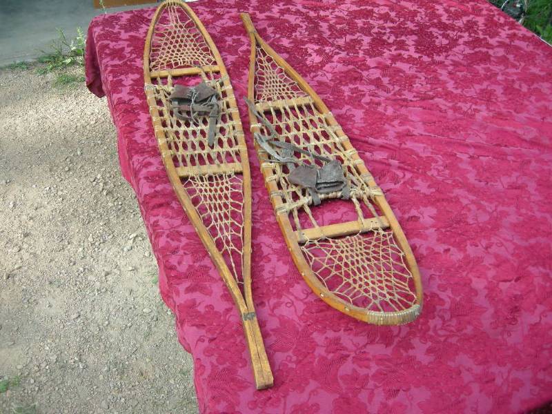 lot 107 image: Vintage Snowshoes