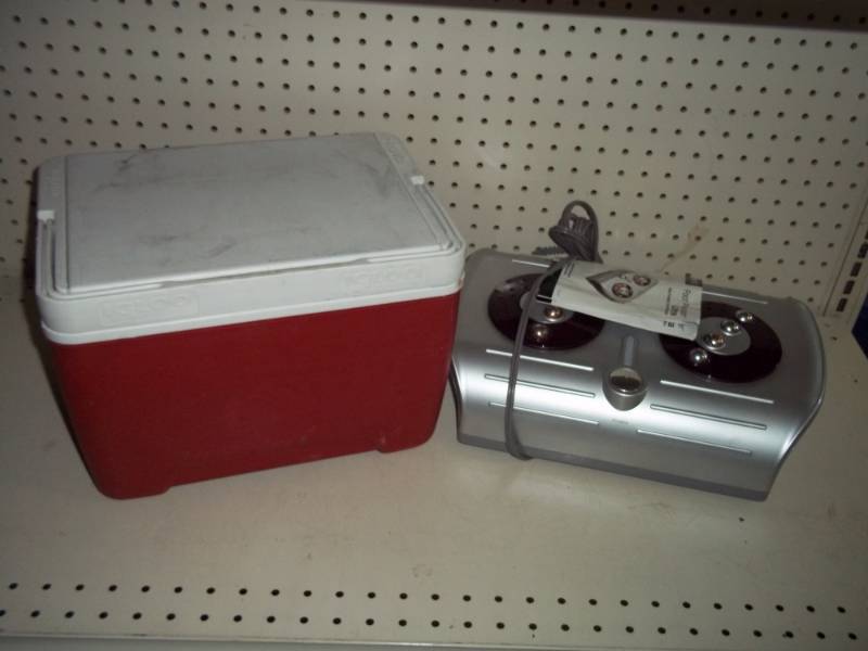 lot 34 image: Foot  Massager and igloo cooler