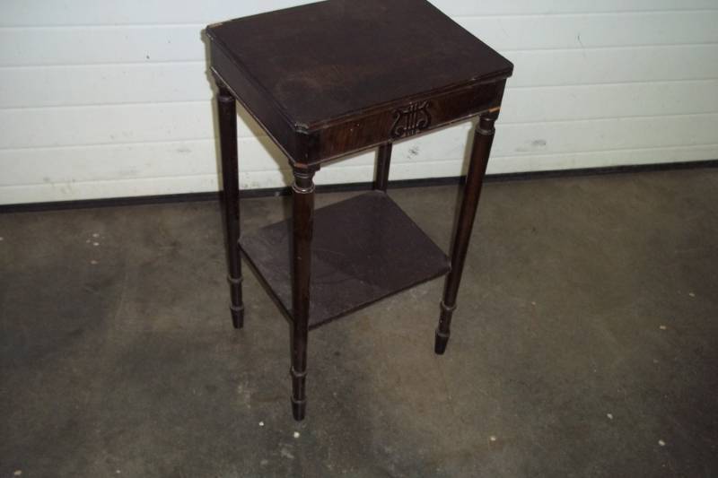 lot 40 image: Vintage Plant Stand