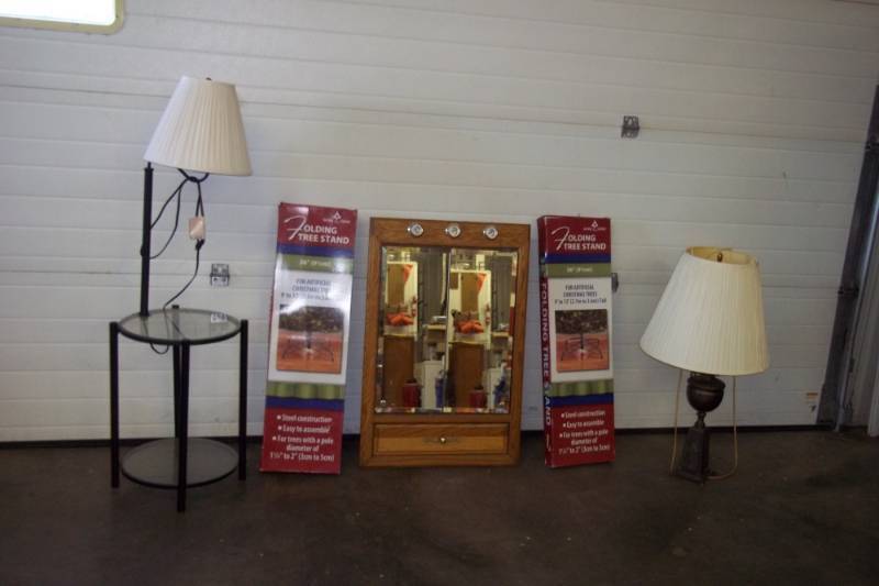 lot 44 image: Bathroom Mirror medicine cabinet, Tree stands and 2 lamps