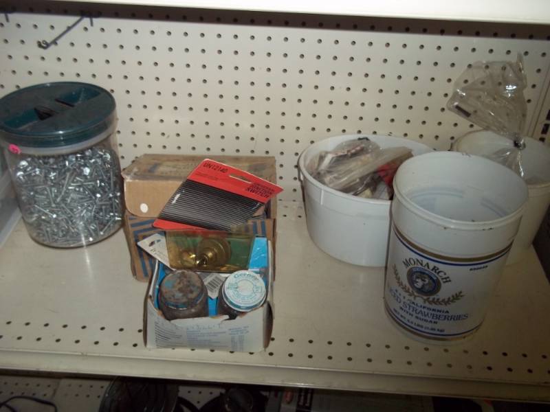 lot 26 image: Lot of Assorted Hardware
