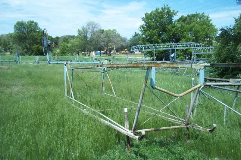 lot 48 image: 20 EZ Roll Steel Pontoon Lift
