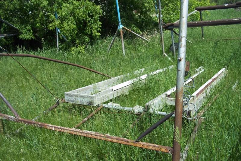 lot 51 image: Steel Double PWC Lift with lift frame