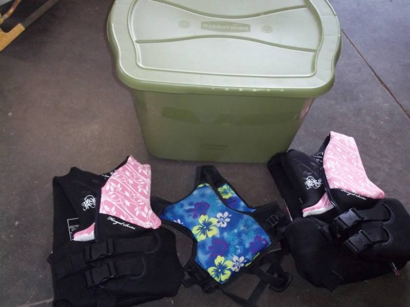 lot 63 image: Tote with 3 Life jackets
