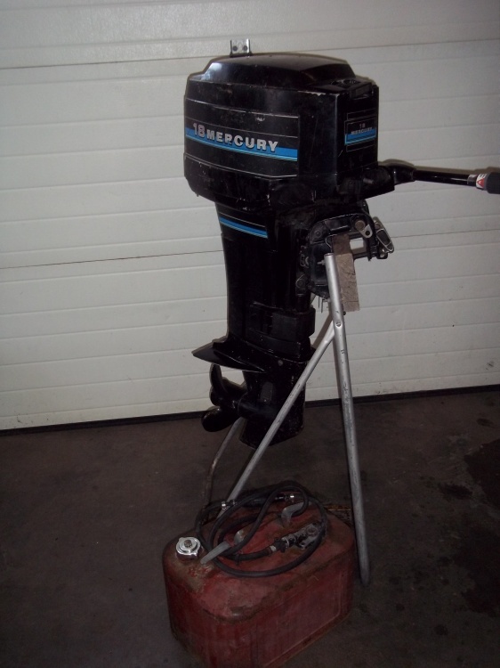 lot 2 image: Mercury 18 HP outboard motor and tank