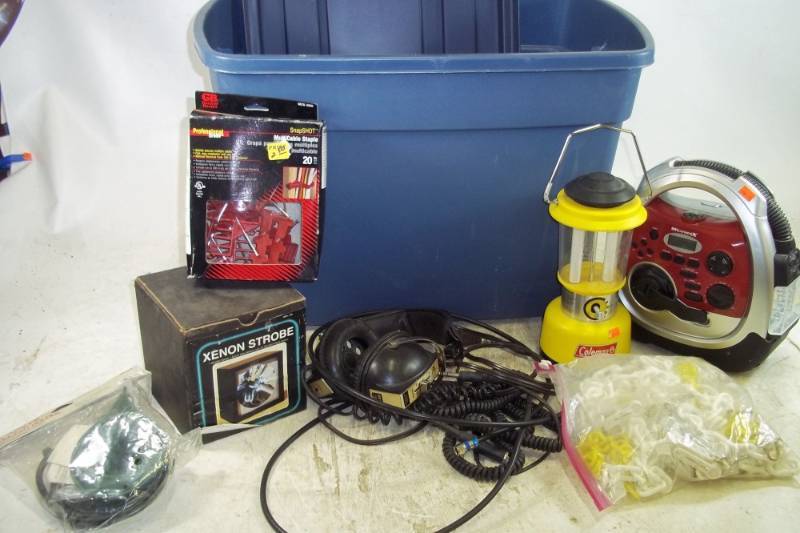 lot 65 image: Tote with Electronics and hand crank radio