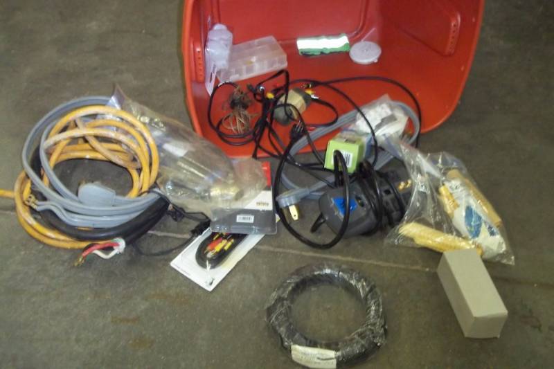 lot 68 image: Tote with Cords and hardware