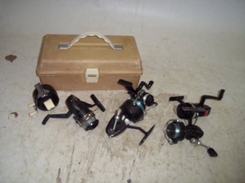 lot 76 image: Tackle box and 6 Reels