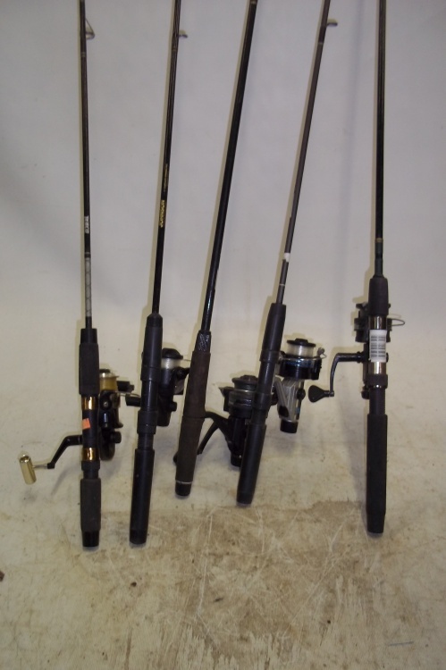 lot 81 image: 5 Reels and fishing poles