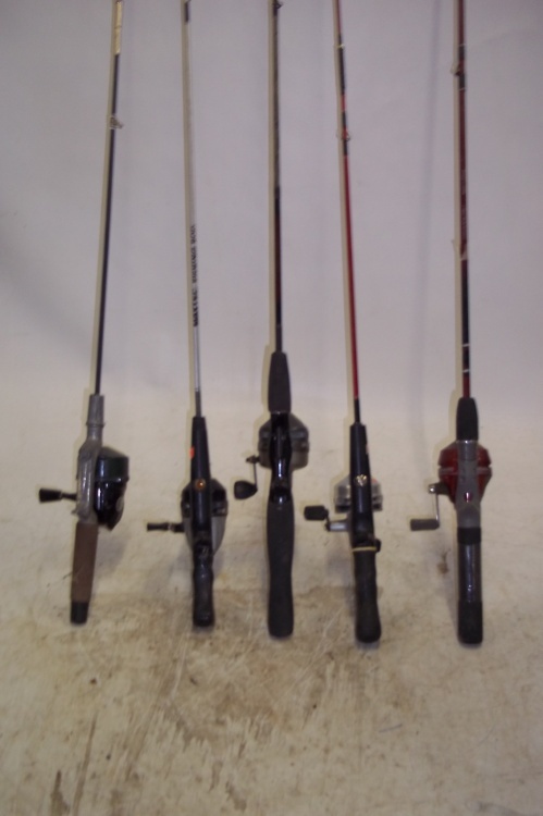 lot 83 image: 5 Reels and fishing poles