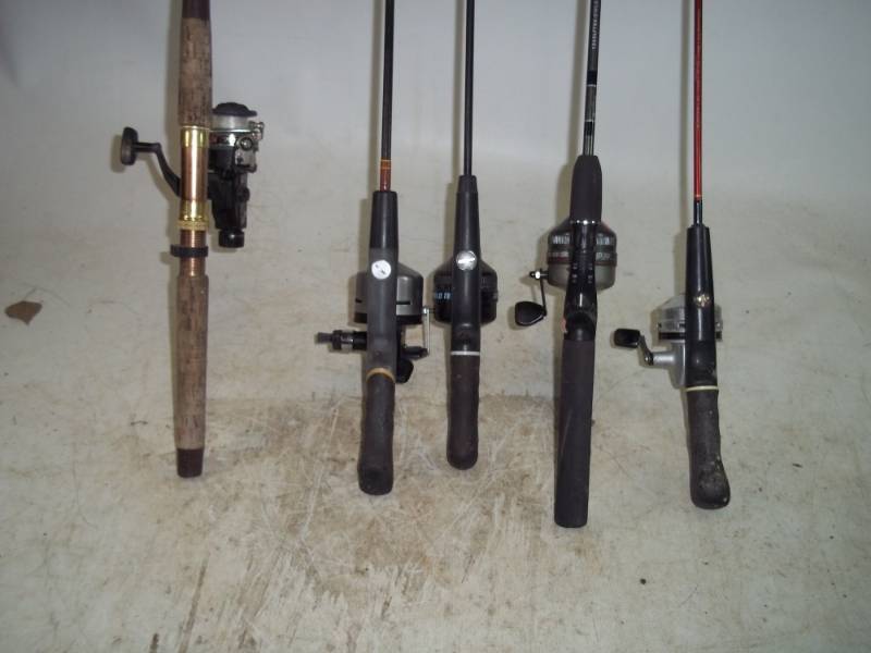lot 114 image: 5 Reels and fishing poles