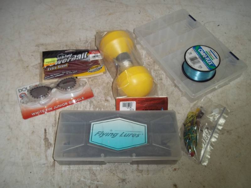 lot 122 image: Tackle box, fishing lures and goggles