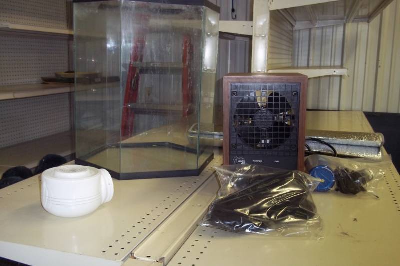 lot 127 image: Fish Tank, vintage light cover, water shoes, sun shade, air cleaner