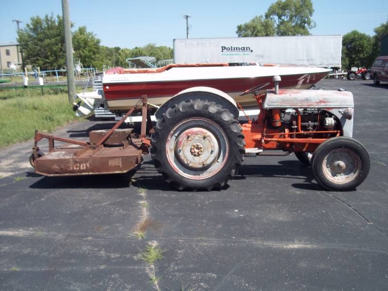 lot 5 image: Ford N Tractor with mower
