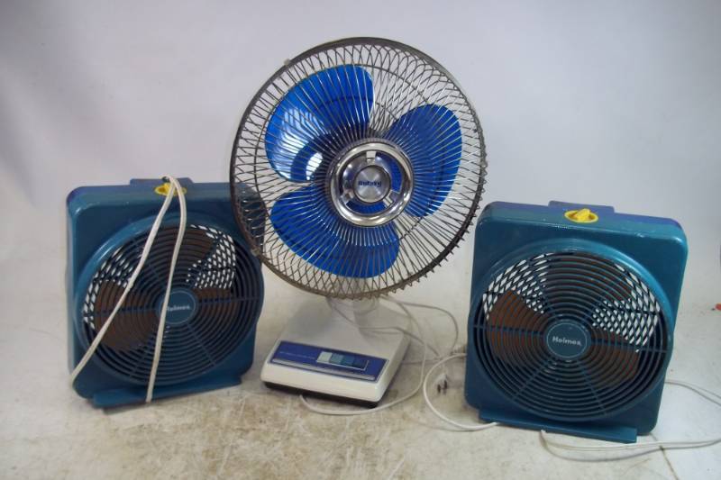 lot 147 image: 3 Fans