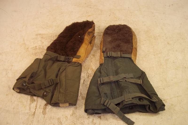 lot 153 image: Leather army mitts