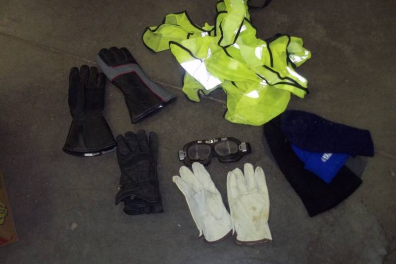 lot 159 image: gloves, Goggles, hats and reflective vest