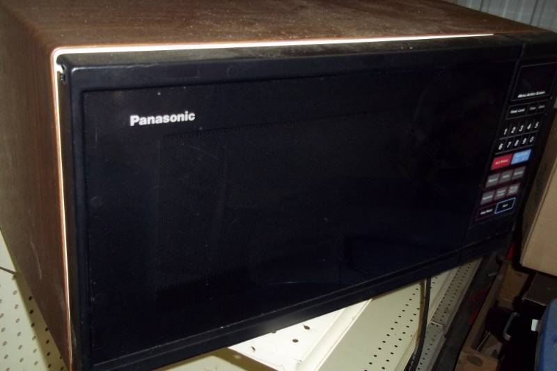 lot 169 image: Microwave