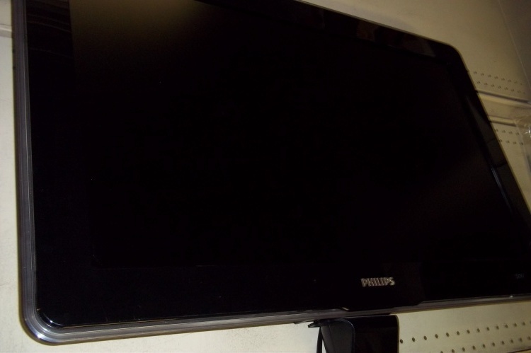 lot 170 image: 32 Philips Flat Screen TV