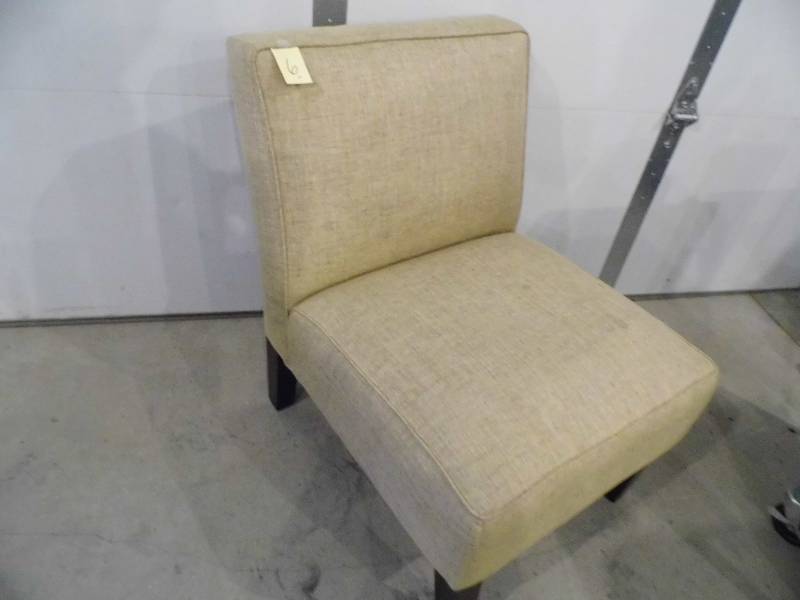 lot 6 image: Chair