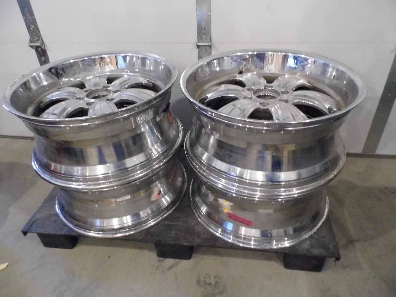 lot 9 image: Lot of 4 - 6 Hole Rims