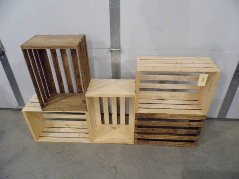 lot 18 image: Crate Display