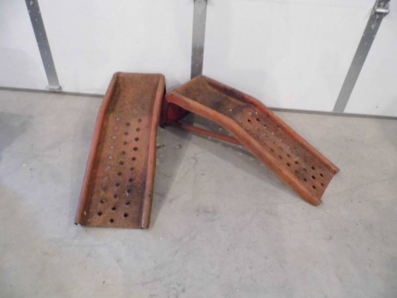 lot 32 image: Car Ramps
