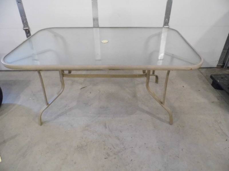 lot 35 image: Table
