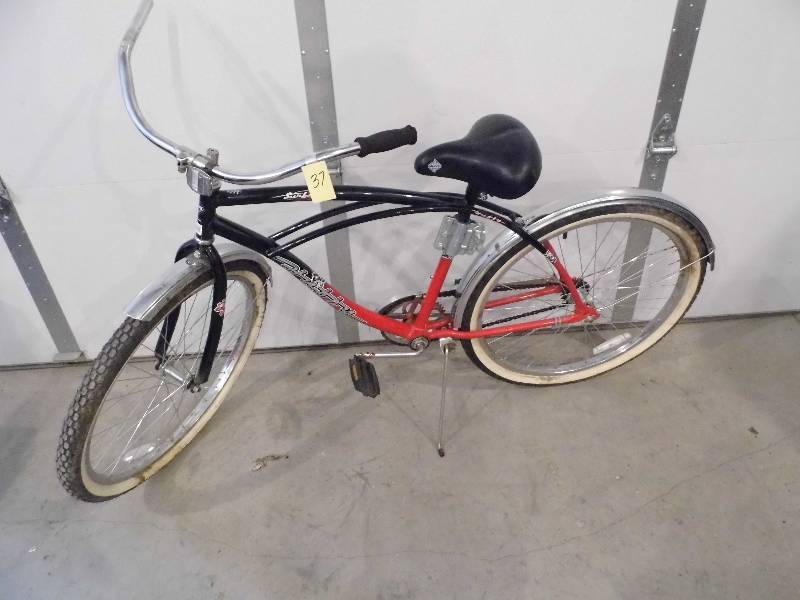 lot 37 image: Huffy Surf Side Bicycle